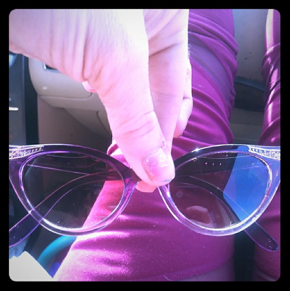 Ladies retro purple cat eyed sunglasses